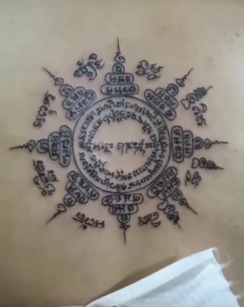 自带泰文纹身图片_背部老传统纹身图案