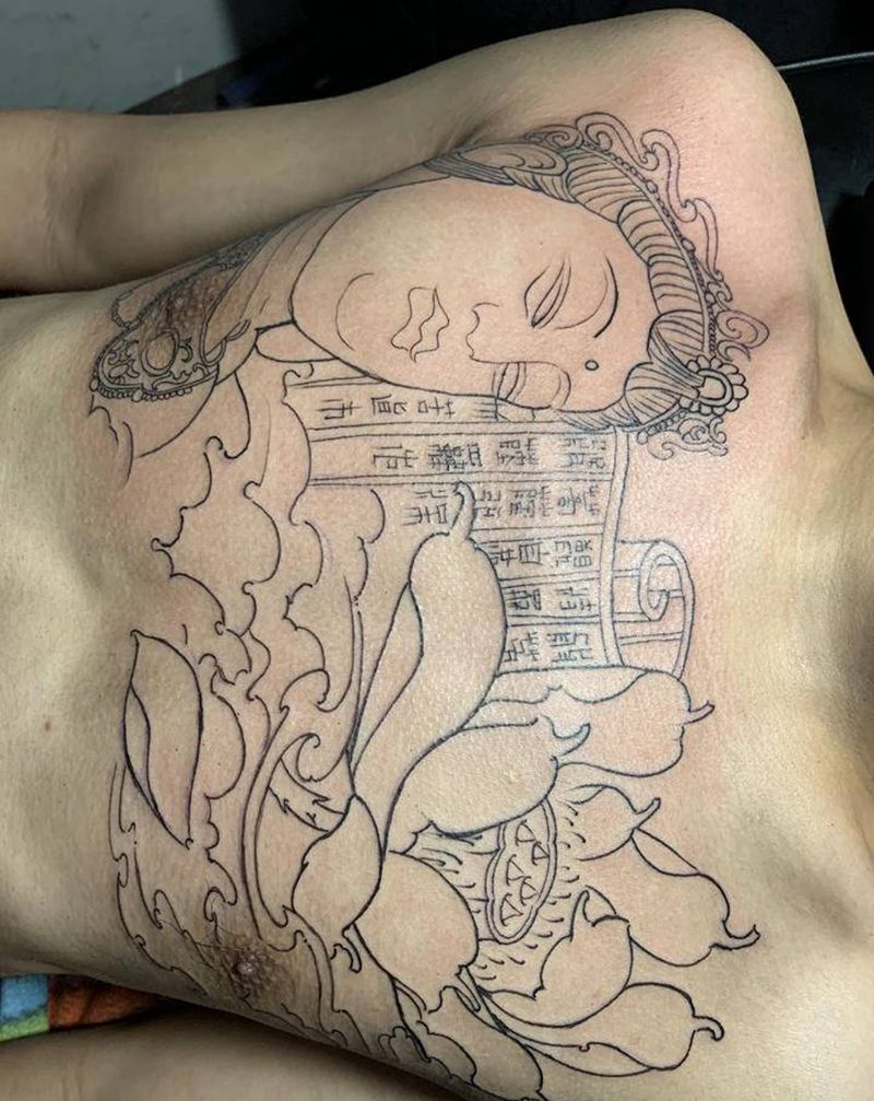 花胸纹身图片_胸部新传统纹身图案