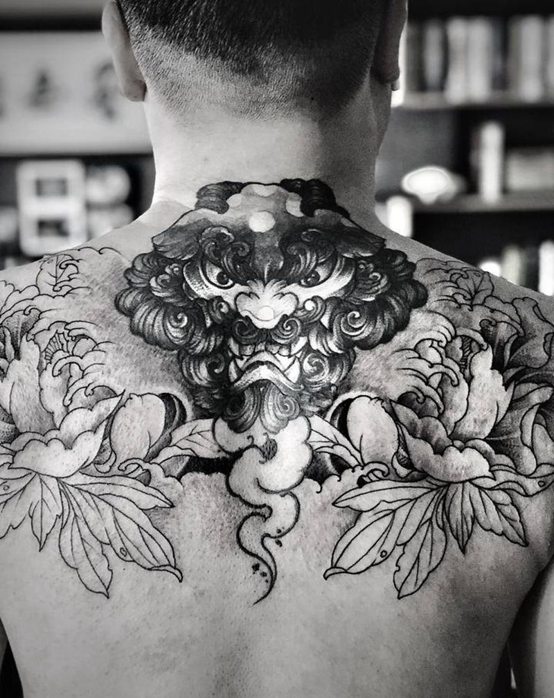 唐狮子牡丹纹身图片_背部纹身图案