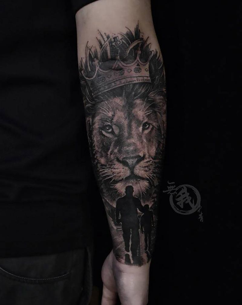 狮子纹身图片_手臂手部欧美写实水墨纹身图案