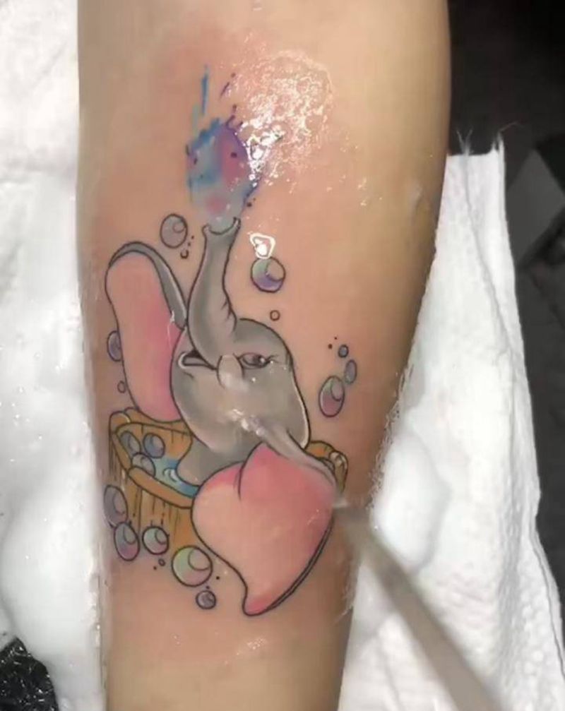 手臂小象纹身图片_手臂新传统纹身图案
