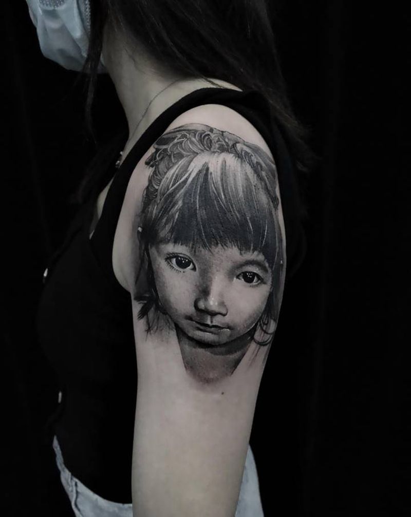 客人女儿纹身图片_手臂欧美写实纹身图案