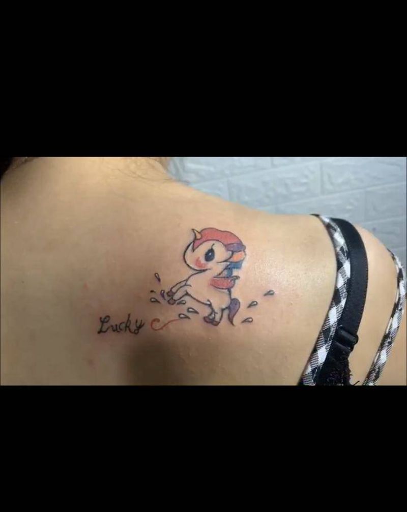 小清新纹身图片_肩部New School纹身图案