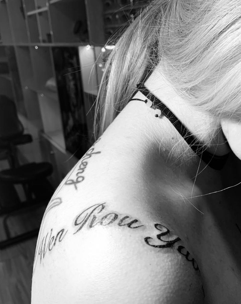 美女自带图纹身图片_花体字纹身图案