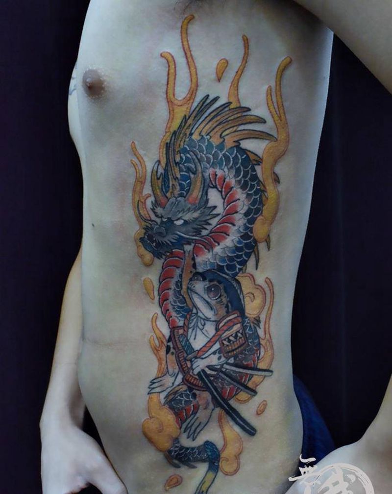 龙纹身图片_腰部老传统纹身图案