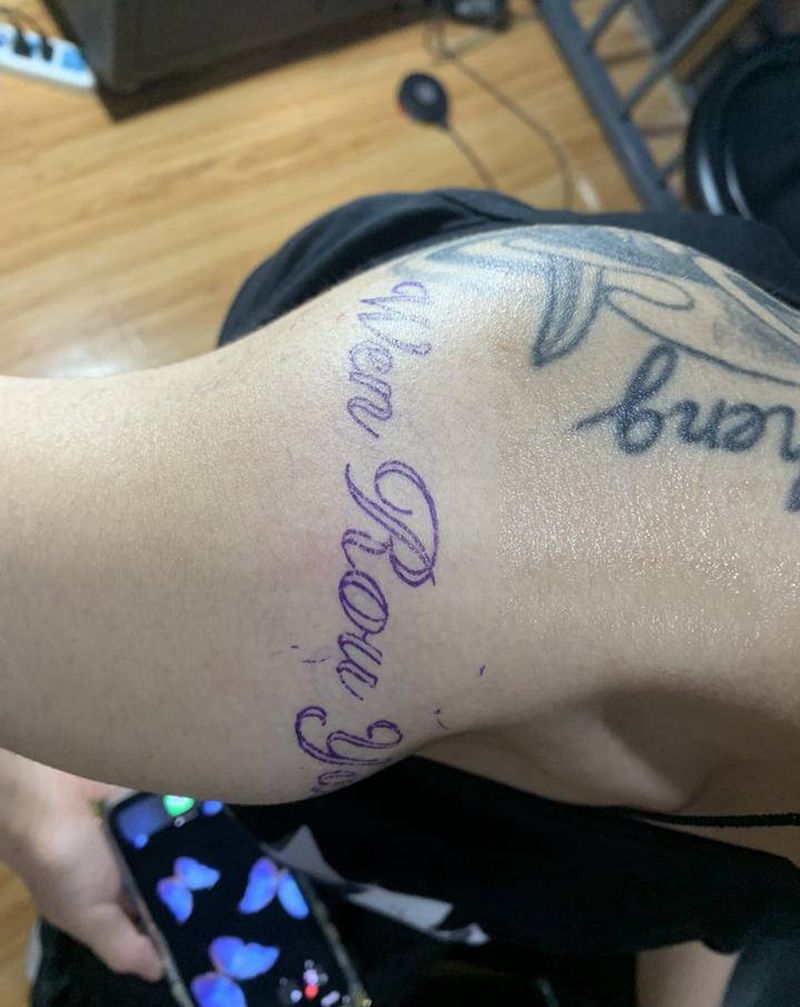 英文字母纹身图片_肩部纹身图案