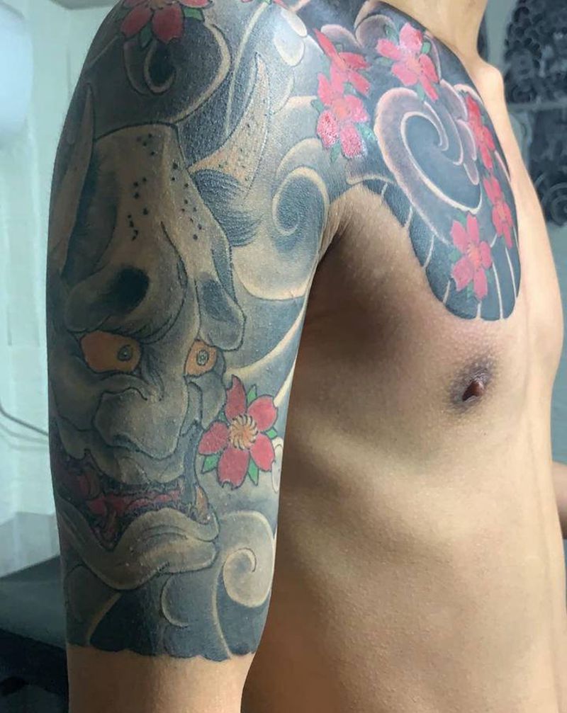 半胛纹身图片_肩部老传统纹身图案