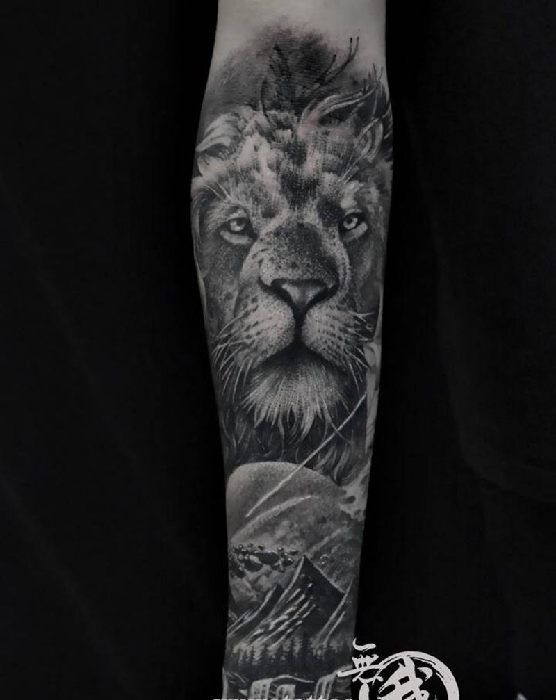 公狮纹身图片_手臂欧美写实纹身图案