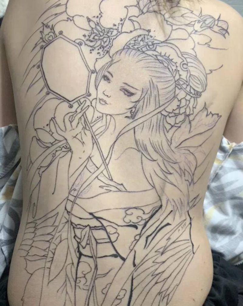 满背线纹身图片_背部新传统纹身图案