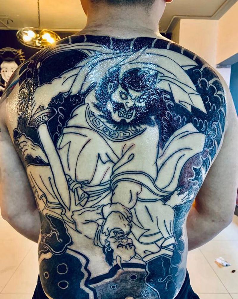 钟馗打鬼纹身图片_背部纹身图案