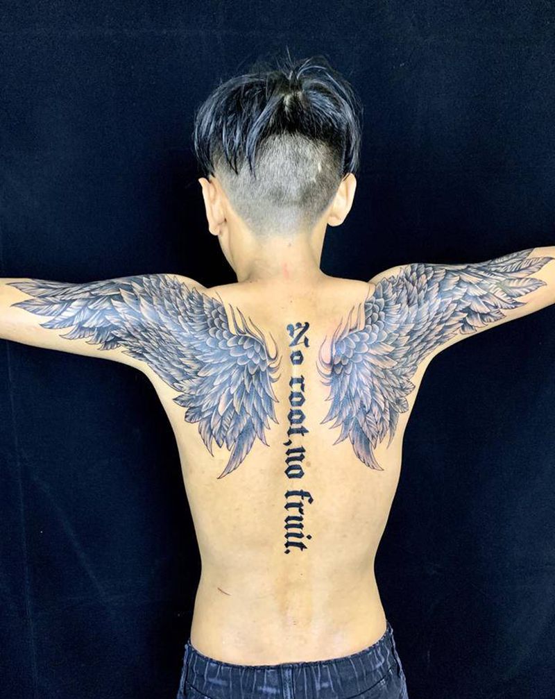 翅膀纹身图片_背部纹身图案