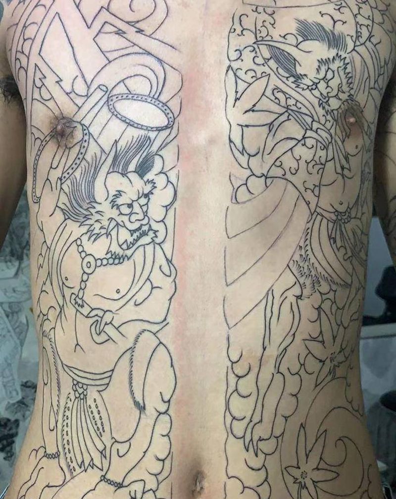 开衫纹身图片_腹部胸部老传统纹身图案