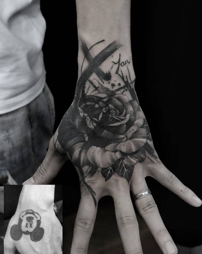 玫瑰花纹身图片_手部欧美写实纹身图案