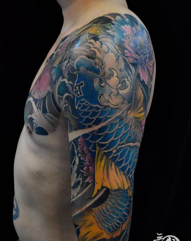 鲤鱼四条纹身图片_手臂新传统纹身图案