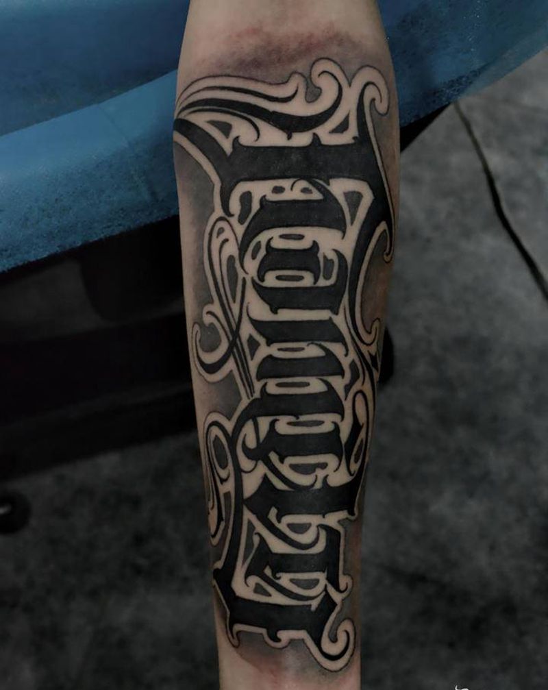 花体字纹身图片_手部花体字纹身图案