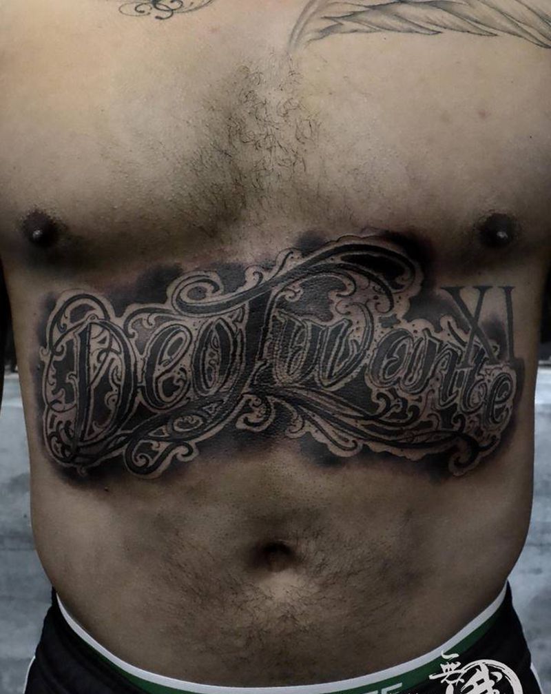 花体英文纹身图片_腹部花体字纹身图案