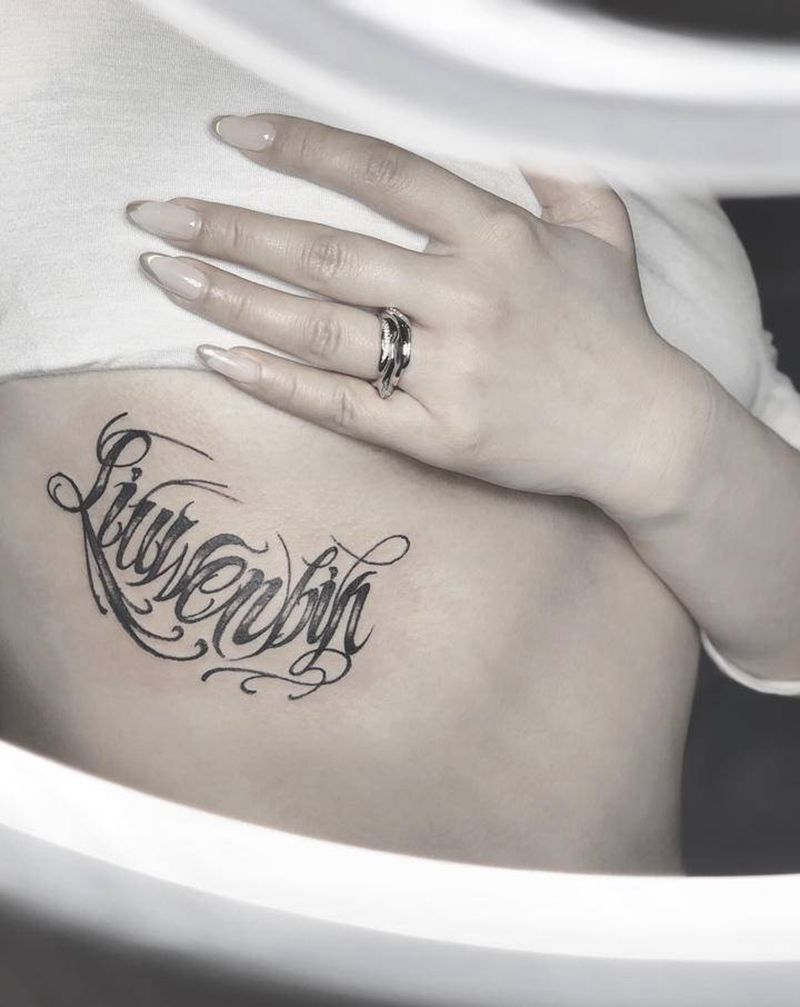 湖南湘西瞳画纹身图片_胸部纹身图案