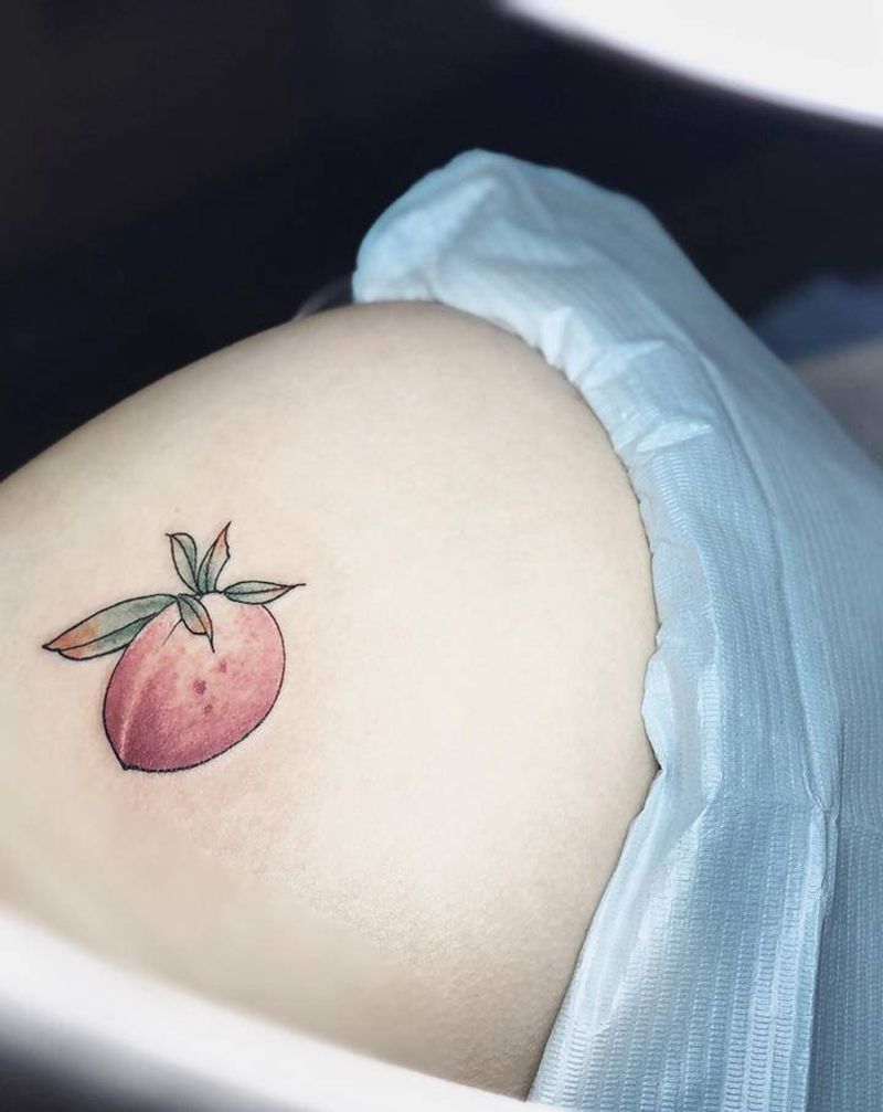 瞳画刺青纹身图片_臀部纹身图案