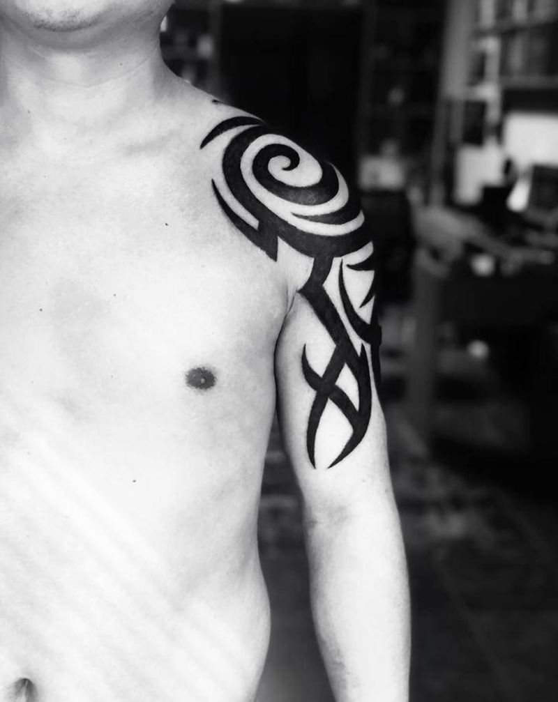 湘西瞳画纹身图片_手臂图腾纹身图案