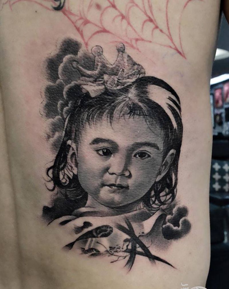 肖像纹身图片_腰部欧美写实纹身图案