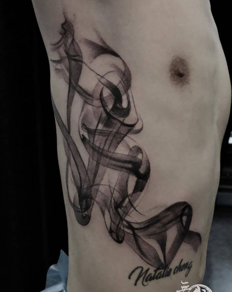 烟纹身图片_腹部欧美写实纹身图案