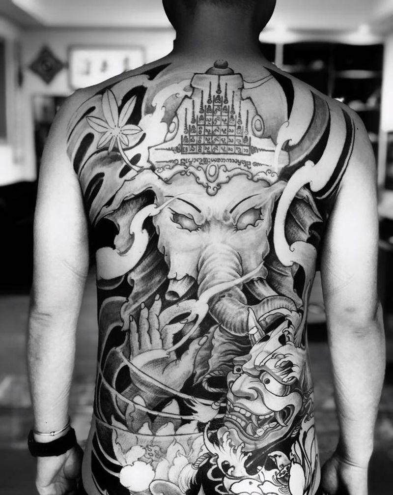 湘西瞳画纹身图片_背部纹身图案