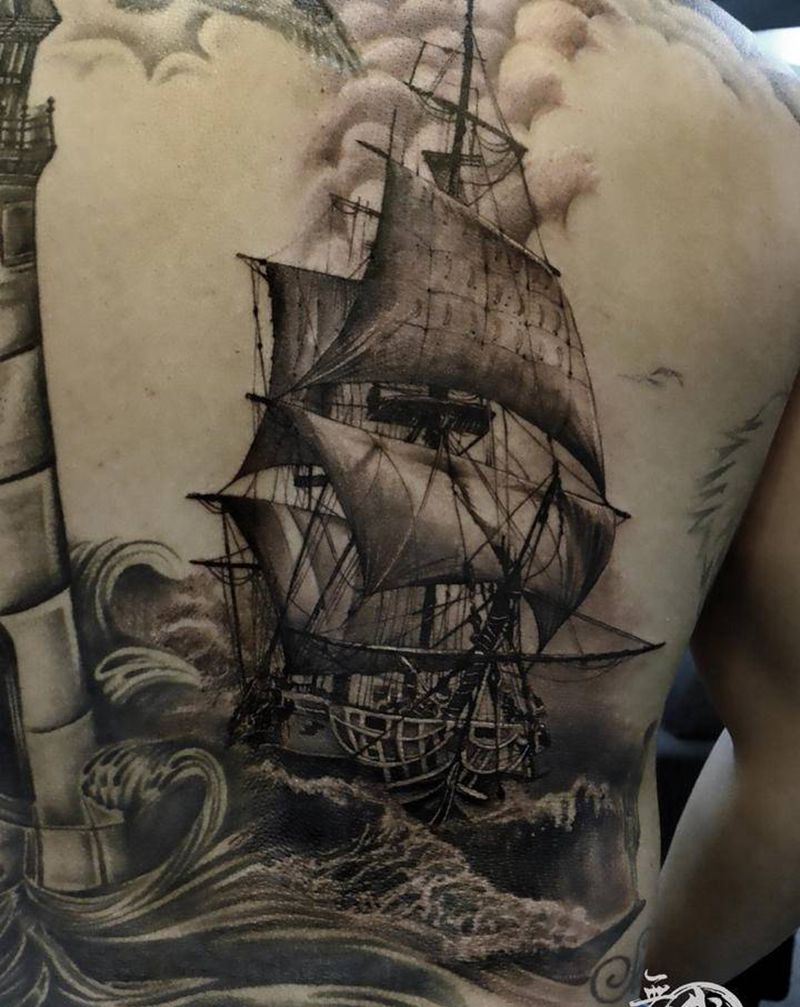 一帆风顺纹身图片_背部欧美写实纹身图案