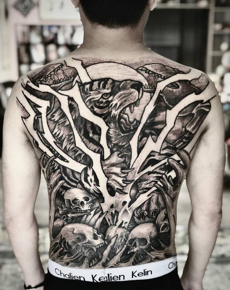 湘西瞳画刺青纹身图片_背部纹身图案