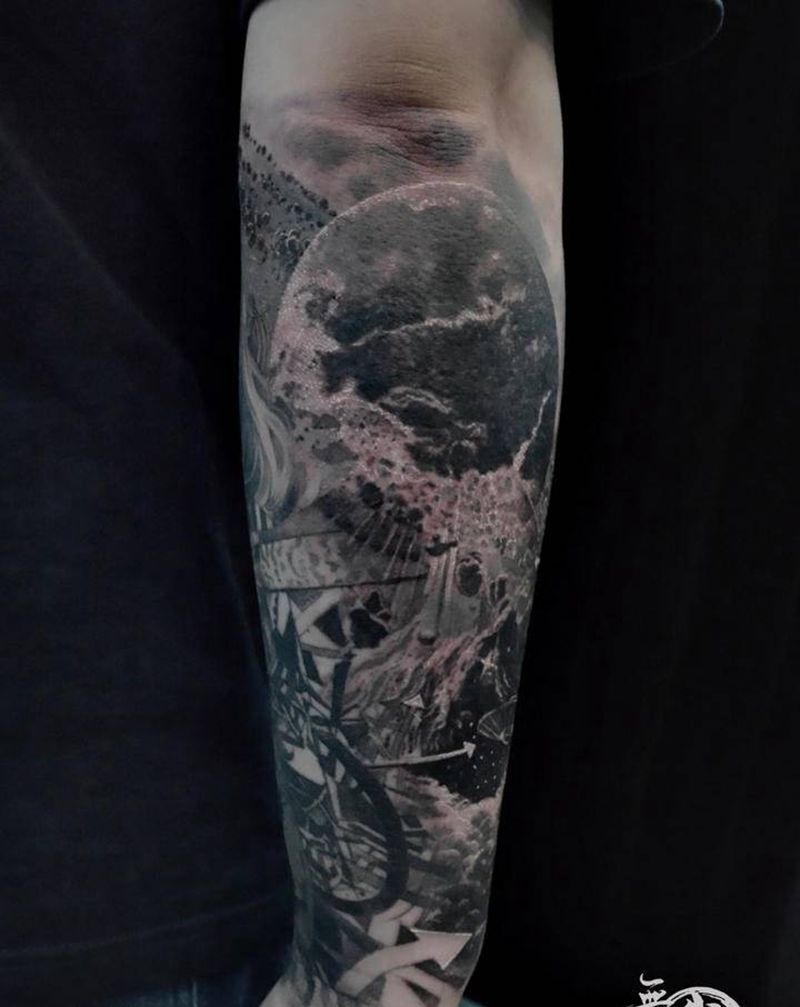 宇宙太空纹身图片_手部欧美写实纹身图案