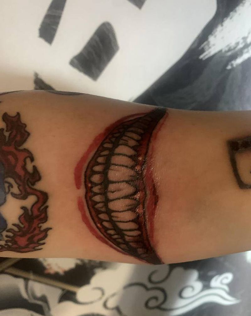 小丑的笑脸纹身图片_手臂纹身图案