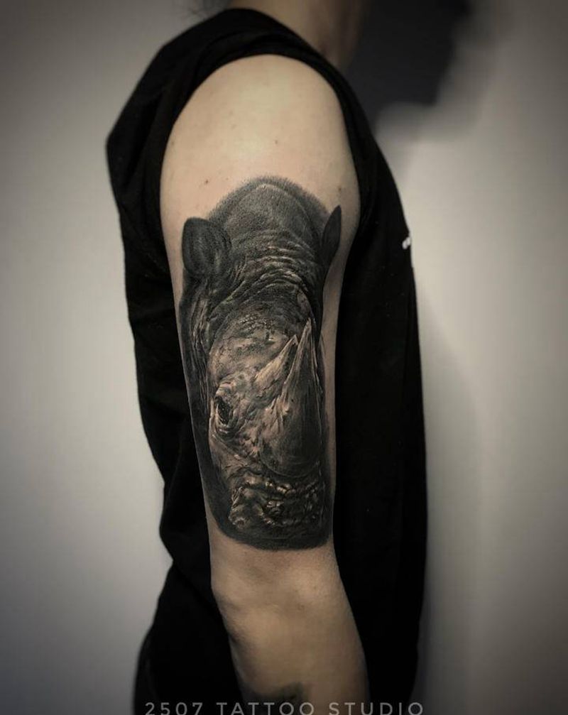 小犀牛纹身图片_手臂欧美写实纹身图案