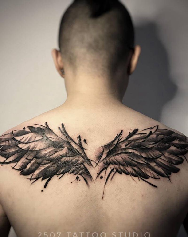 水墨翅膀纹身图片_背部水墨水墨翅膀纹身图案