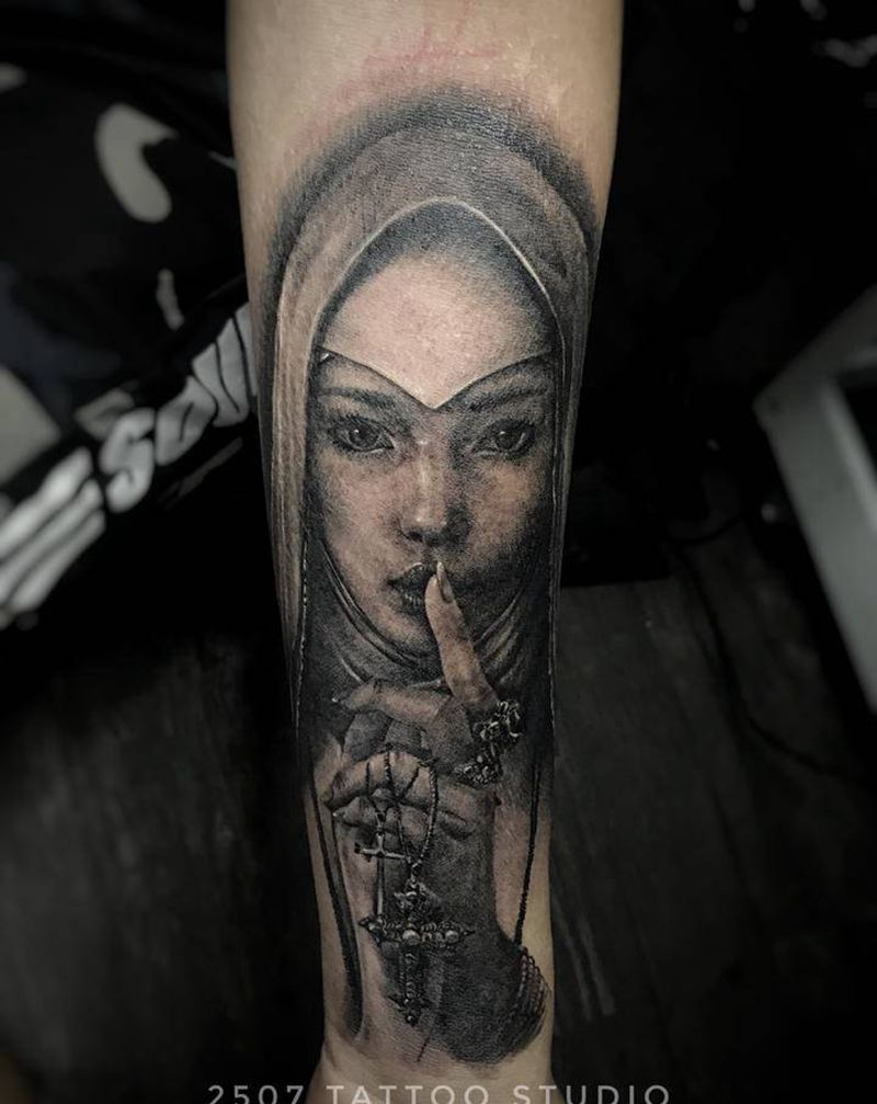 修女纹身图片_手臂欧美写实修女覆盖疤痕纹身图案