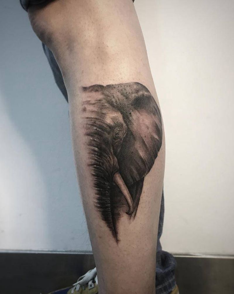 半只小象纹身图片_腿部欧美写实大象纹身图案