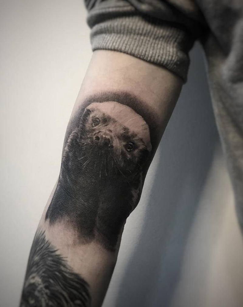 平头哥纹身图片_手臂欧美写实平头哥纹身图案