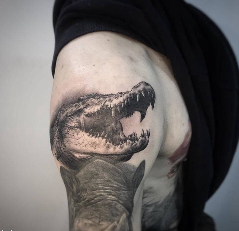 鳄鱼纹身图片_手臂欧美写实鳄鱼纹身图案