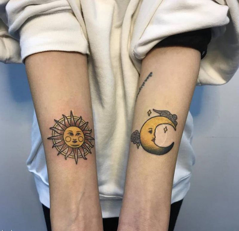太阳。月亮纹身图片_手臂New School太阳月亮纹身图案