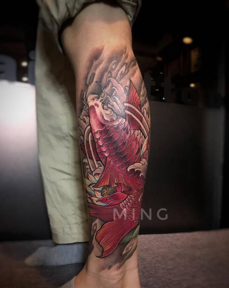 鲤鱼纹身图片_腿部新传统鲤鱼彩色纹身图案