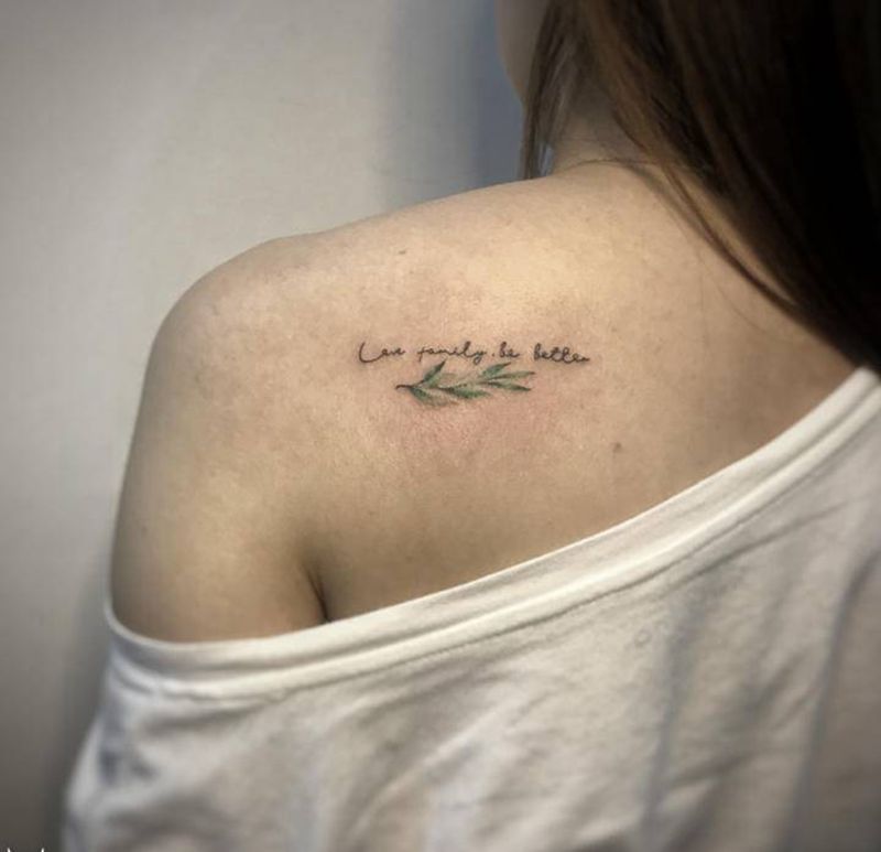 小叶纹身图片_肩部小清新纹身图案