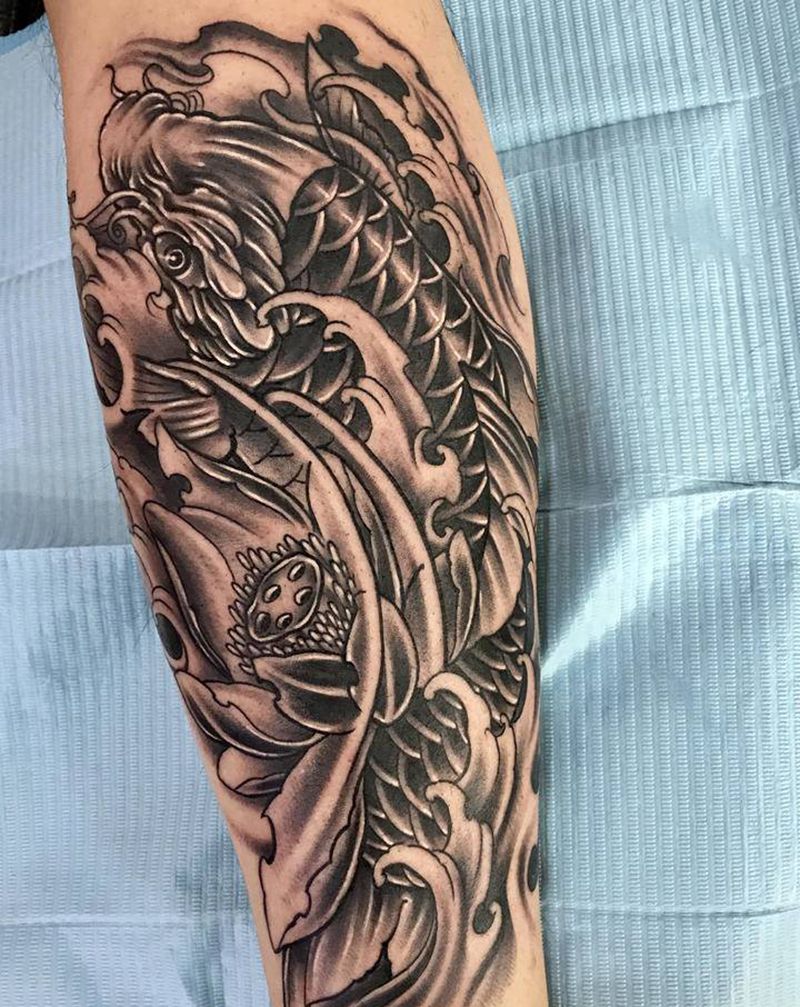 半腿鲤鱼纹身图片_腿部纹身图案