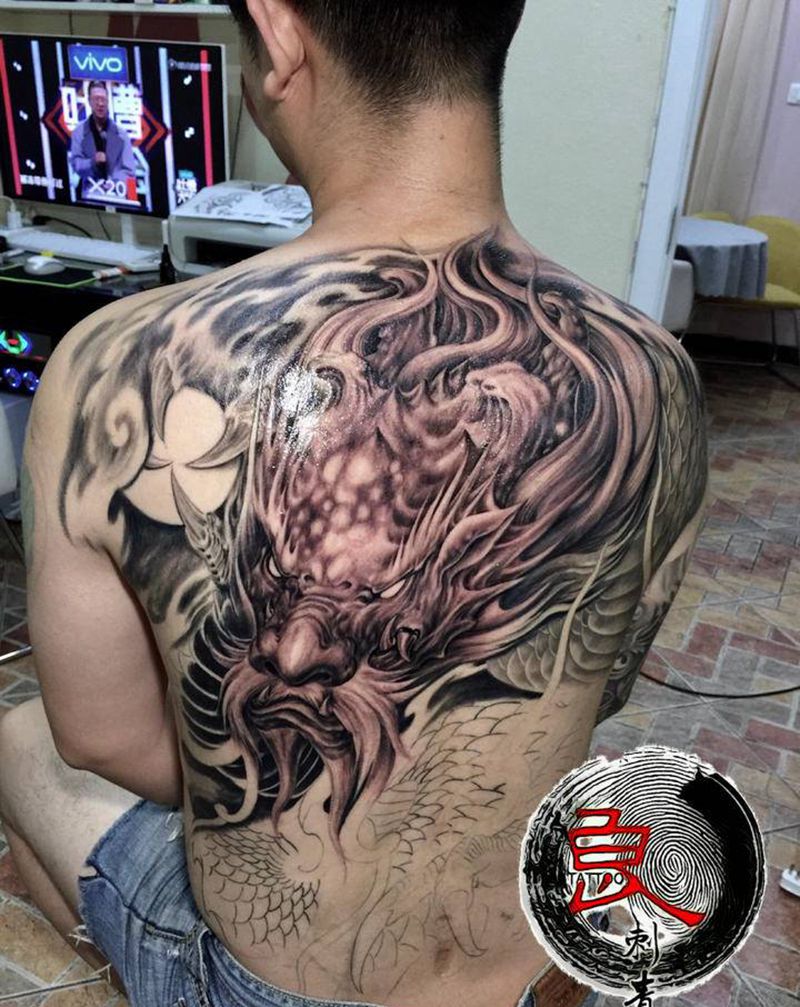 龙纹身图片_背部新传统纹身图案
