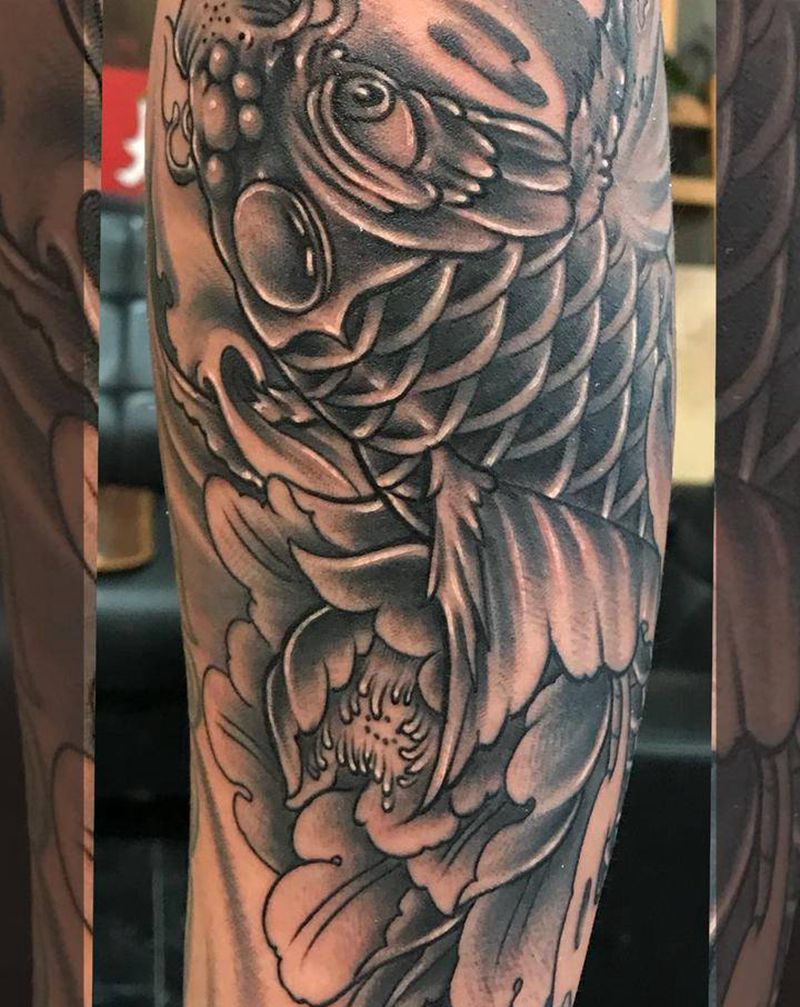 鲤鱼纹身图片_腰部胸部纹身图案