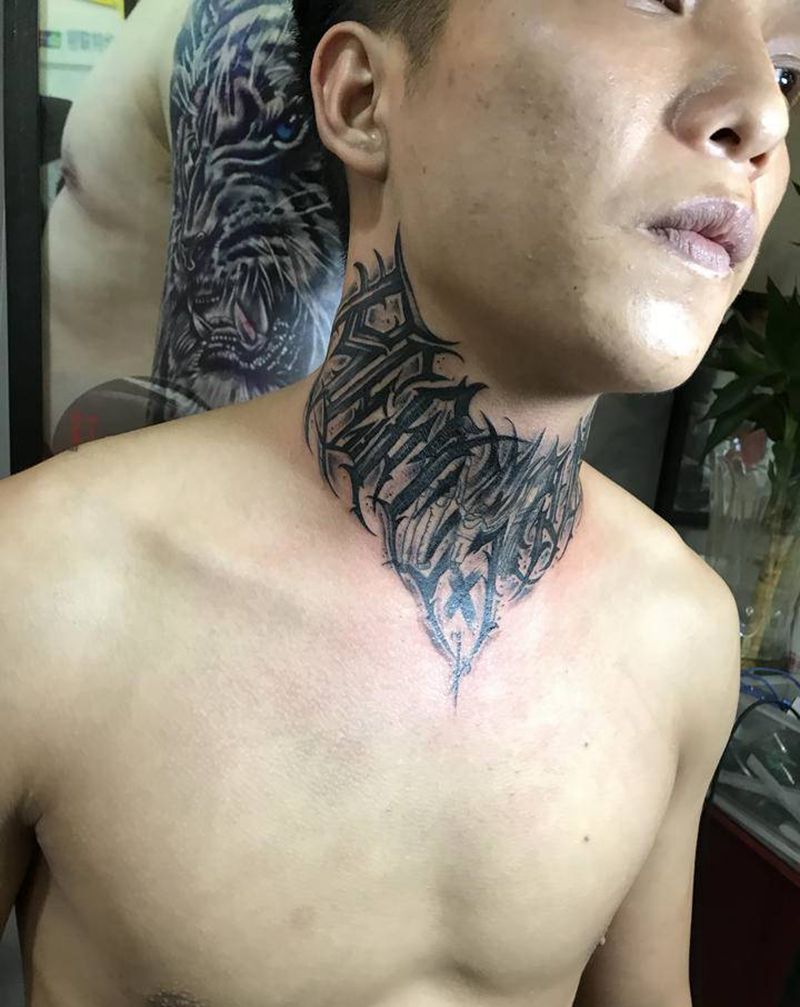 炸脖纹身图片_颈部纹身图案