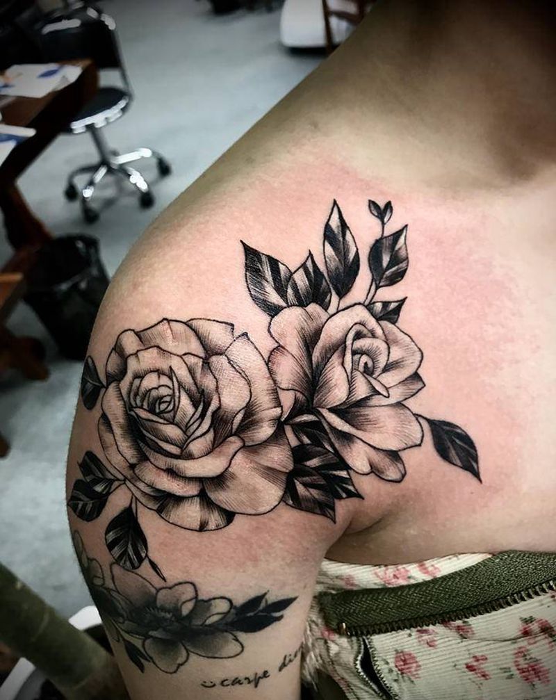 素花纹身图片_肩部新传统纹身图案