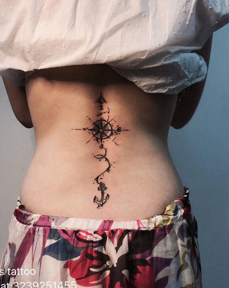 小图纹身图片_背部水墨指南针纹身图案