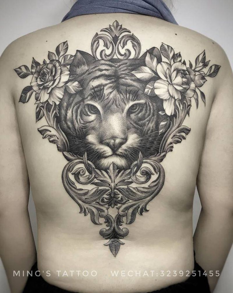 老虎纹身图片_背部点刺老虎纹身图案