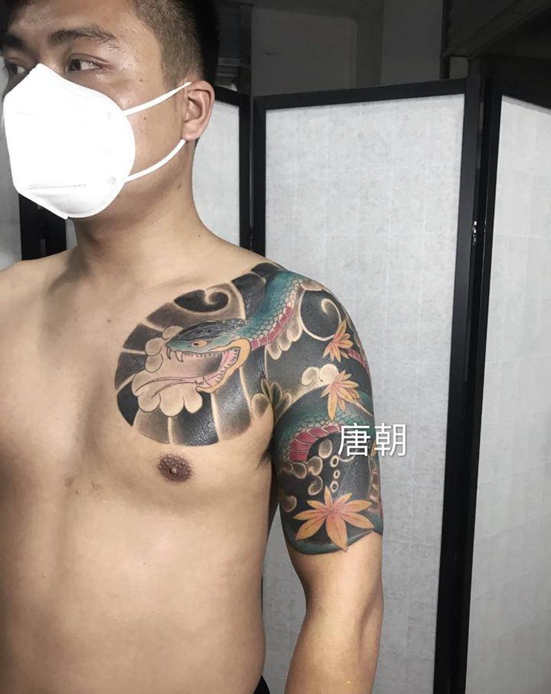 日式蛇纹身图片_胸部手臂老传统水墨老傳統日式蛇纹身图案