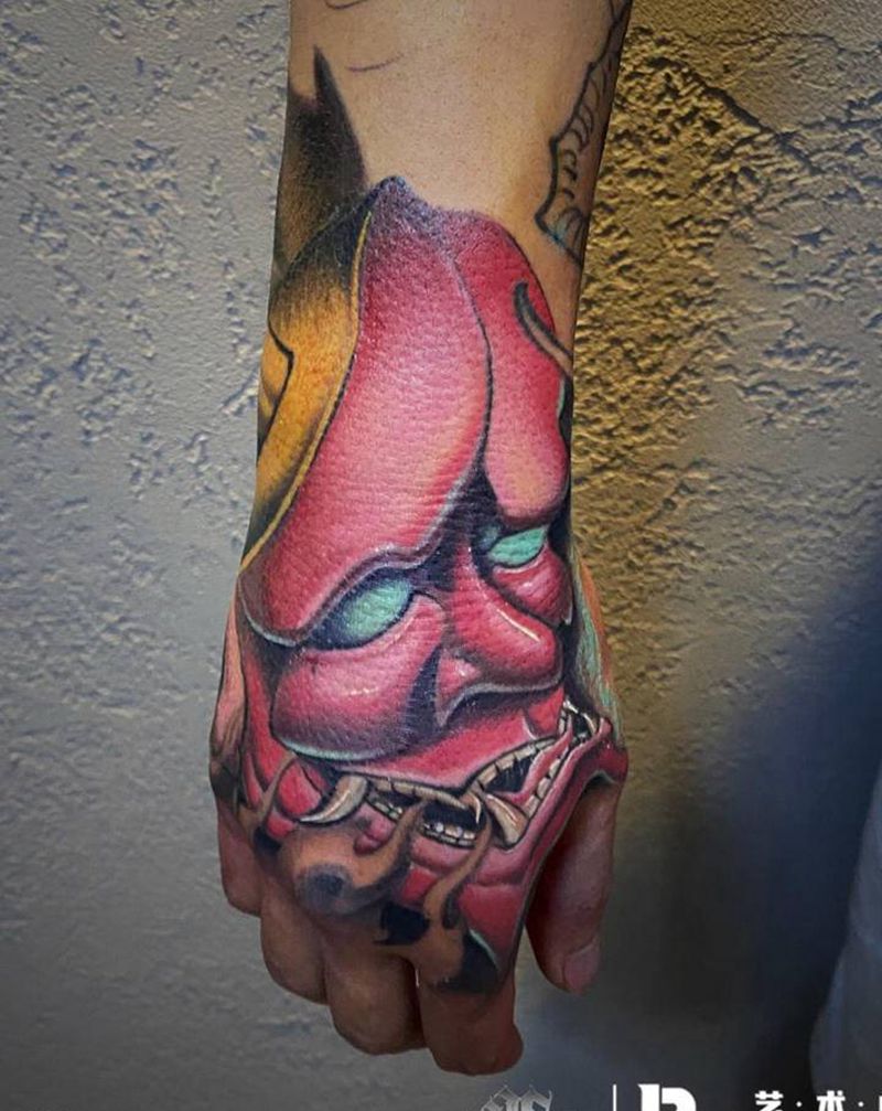 般若纹身图片_手部新传统纹身图案