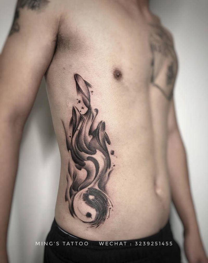 太极鱼纹身图片_腹部水墨太极鱼纹身图案