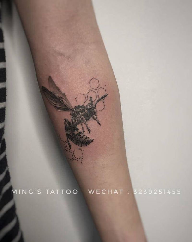 机械黄蜂纹身图片_手臂欧美写实机械纹身图案